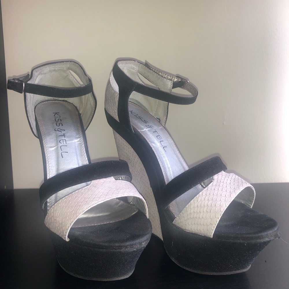 Womens platform wedge shoe